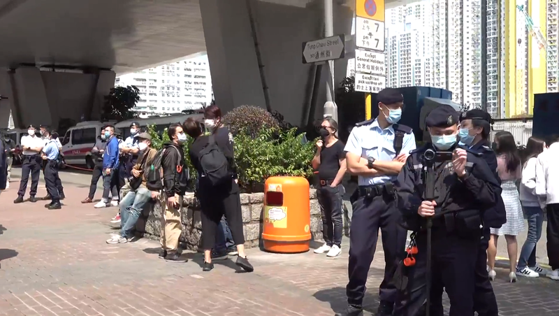 File:PTU Police in Tung Chau Street standby 20210302.png