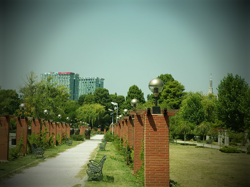 File:Parcul Herastrau (9466229258).jpg