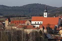 Neues Schloss und Pfarrkirche St. Josef