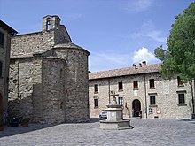 Piazza col retro della pieve