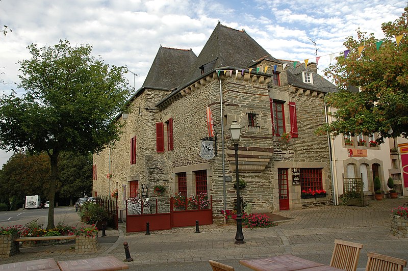 File:Ploermel (56)-MH Maison des 4 soldats-01.JPG