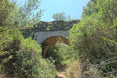 Pont de la Combe Joseph, un des éléments des aqueducs de Nîmes.