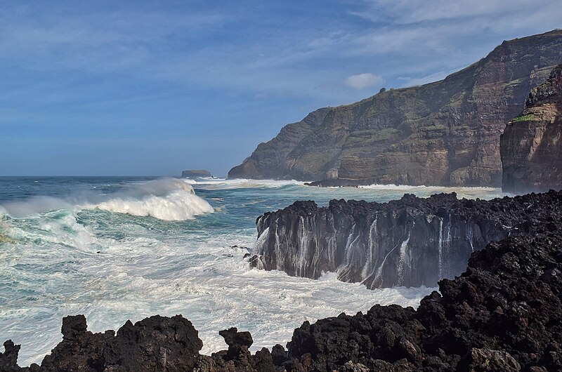 File:Ponta da Ferraria2.jpg