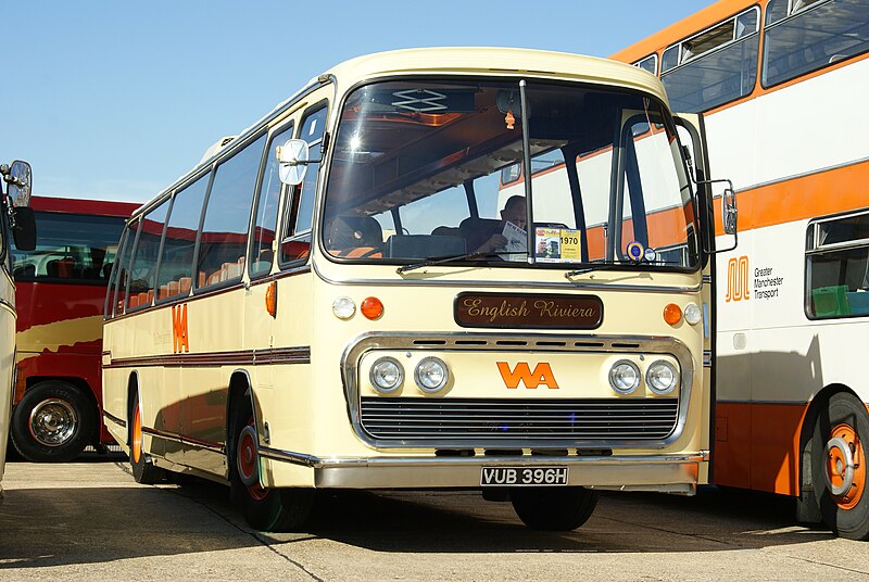 File:Preserved Wallace Arnold coach (VUB 396H) 1970 Leyland Leopard Plaxton Panorama Elite, Showbus 2009.jpg