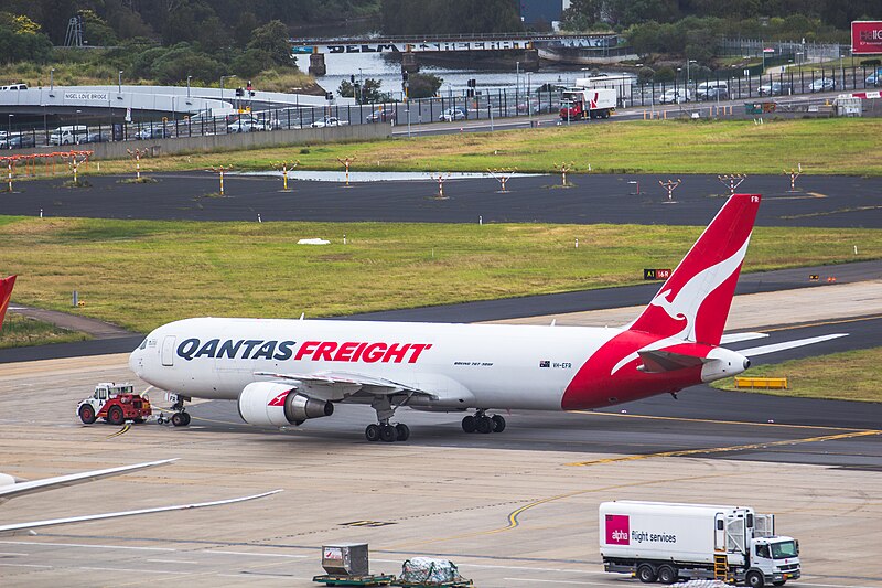 File:QANTASfreight.jpg