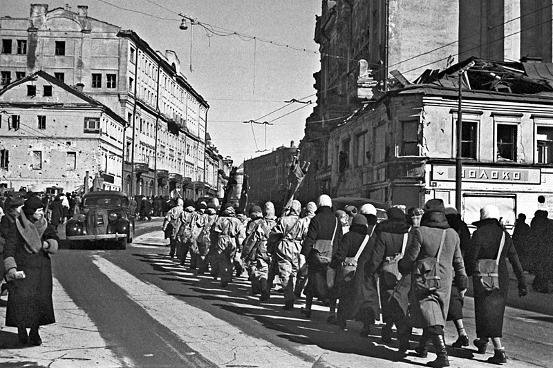 Москва летом 1941. Москва до войны 1941. Улицы Москвы 1941. Тверская улица 1941 год. Москва в военные годы 1941 1945.