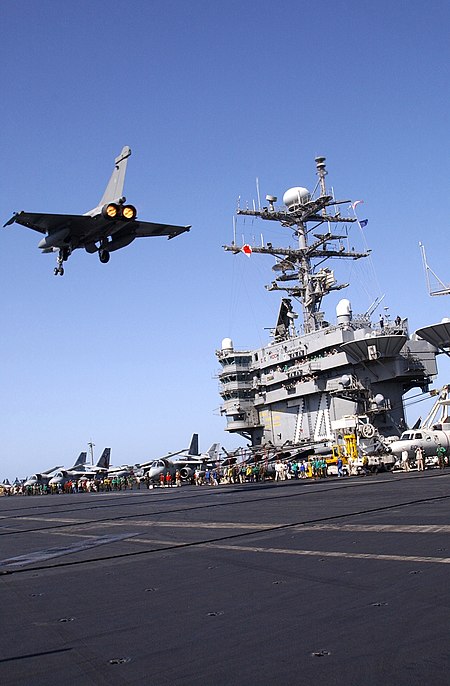 Tập_tin:Rafale_and_CVN_74.jpg