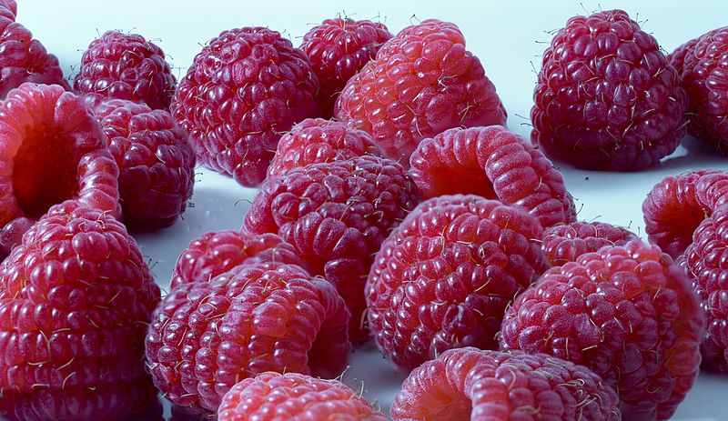 File:Raspberries on a plate.jpg