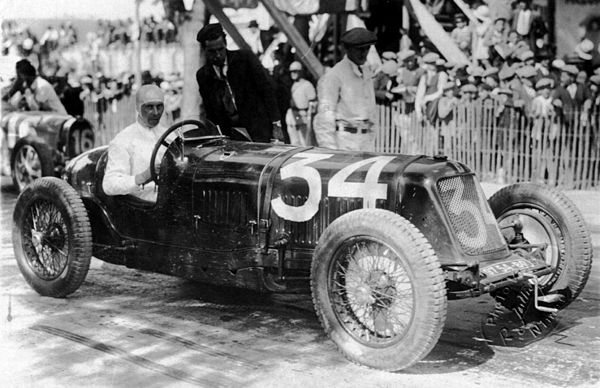 Dreyfus in a Maserati 26M at the Nîmes Grand Prix in 1932