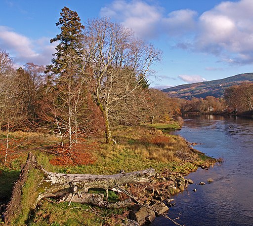 River Tay, Kenmore - geograph.org.uk - 2170708