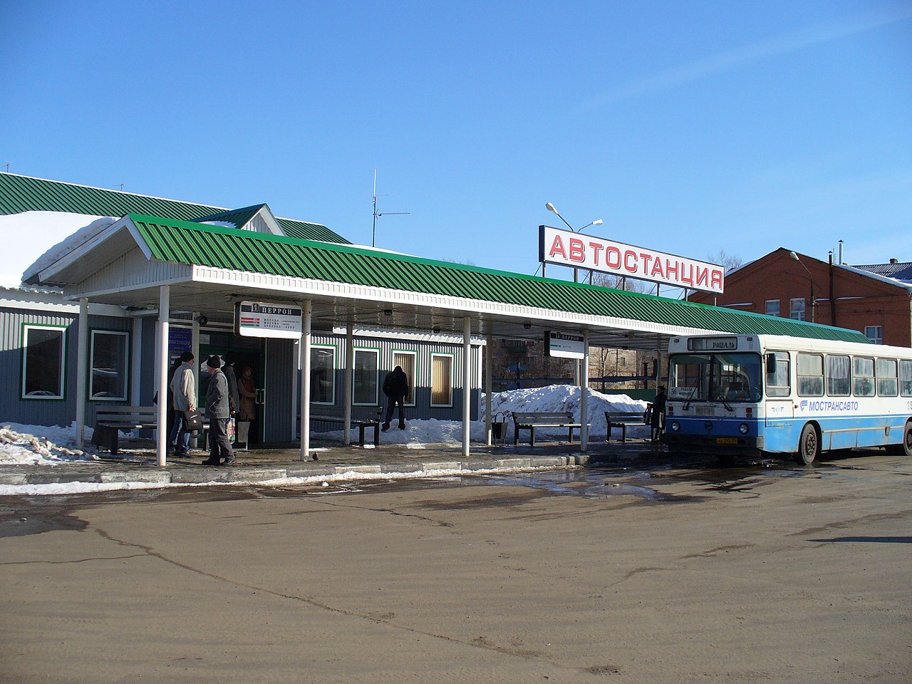 Файл:Roshal bus station (31075465860).jpg — Википедия