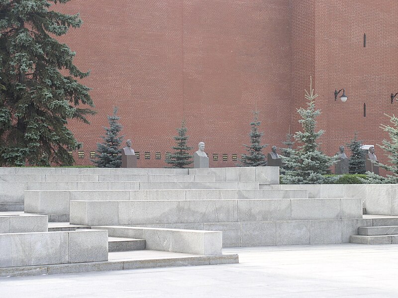 File:Russia-Moscow-Graves near and in Kremlin Wall.jpg