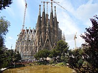 Templo Expiatorio de la Sagrada Familia (comenzado en 1882), de Antoni Gaudí, Barcelona.