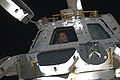 L'astronauta Nick Patrick ammira la vista dall'interno della Cupola