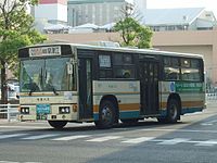 767 都営バスからの中古車。側面方向幕が都営時代のまま前扉の後ろについているのが特徴である。現在は廃車となった。