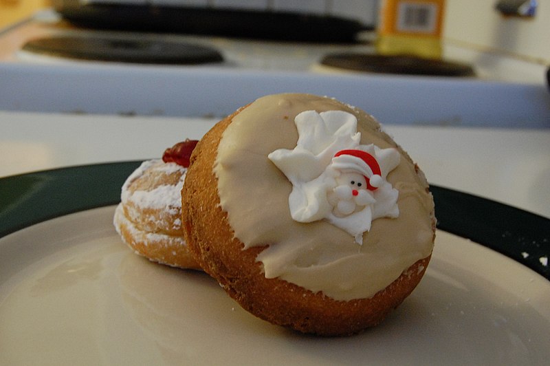 File:Santa donut.jpg