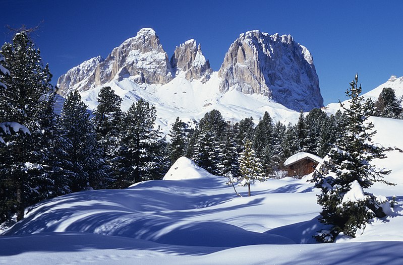 File:Sasso lungo da passo pordoi.jpg