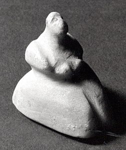 Estàtua d'una dona. Síria, mil·lenni viii aC