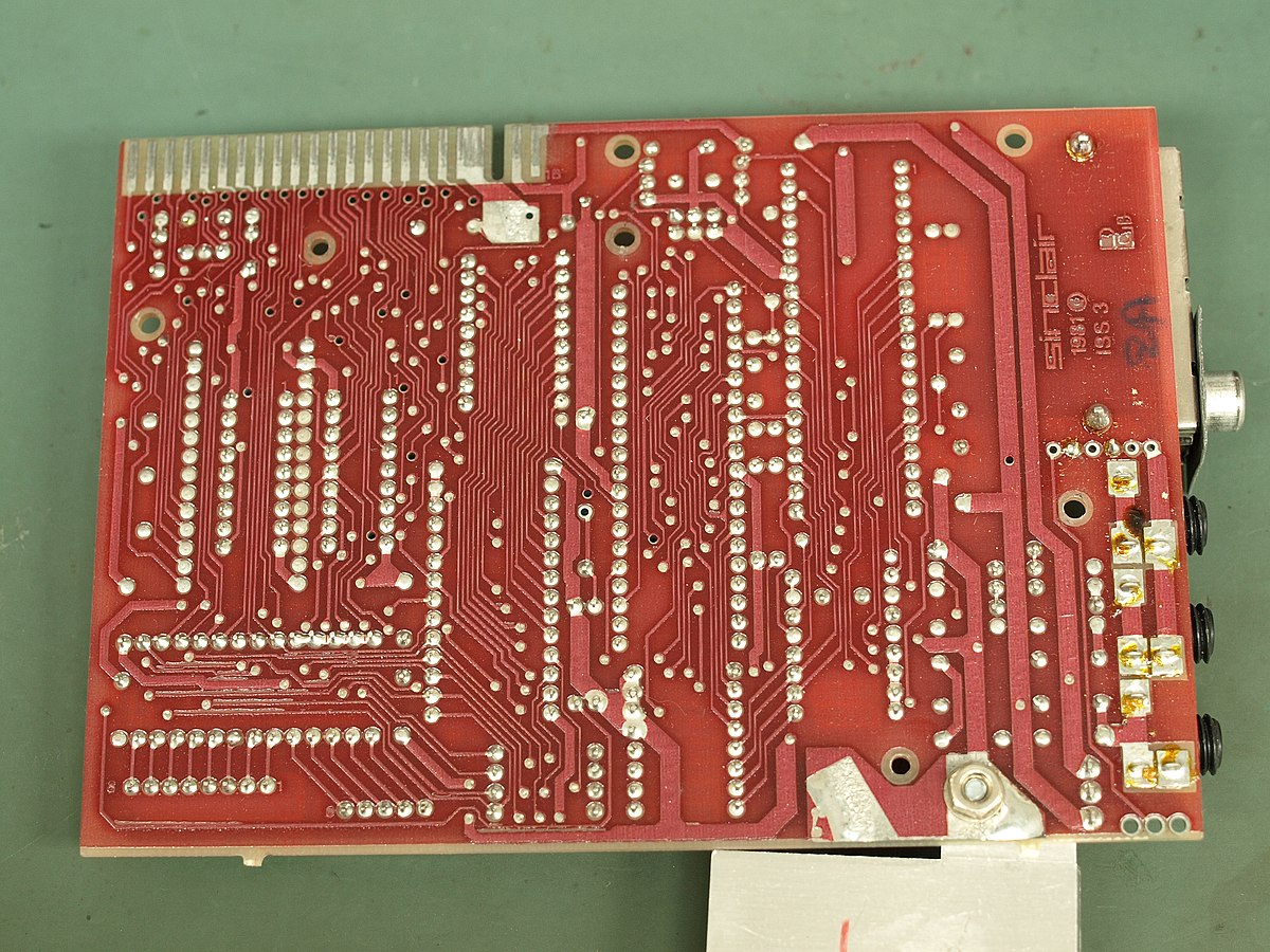 File:Sinclair ZX81 PCB Revision 3 Bottom Side.JPG - Wikimedia 