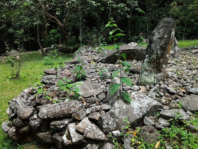 File:Situs Batu Kujang - Batu Bawah.jpg