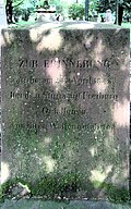 Gedenkstein für die zu Ostern 1848 gefallenen badischen Soldaten auf dem Alten Friedhof. Der von den Kameraden gestiftete Stein musste auf Anordnung des Großherzogs so gedreht werden, dass die Inschrift vom Wege aus nicht einzusehen war.