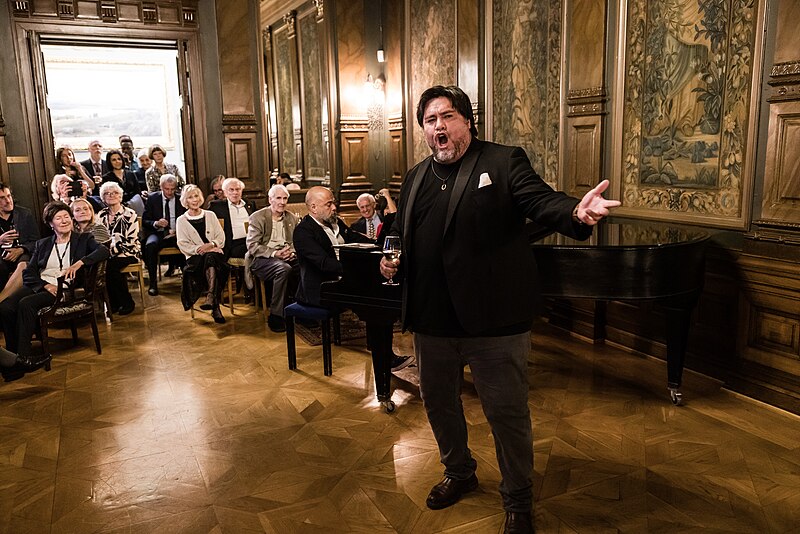 File:Solist and baritone Yngve Søberg accompanied by Reza Aghamir on piano (2022) (52337274928).jpg