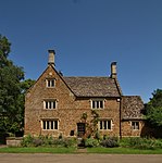 College Farmhouse SouthNewington CollegeFarmhouse SSW.jpg