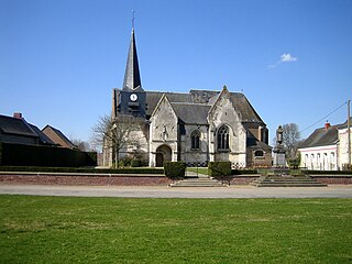St-Maxent église et monument-aux-morts 1.jpg