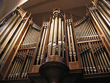 Schoenstein organ in St. Martin's Episcopal Church, Houston, Texas StMartinsSchoensteinOrgan.jpg