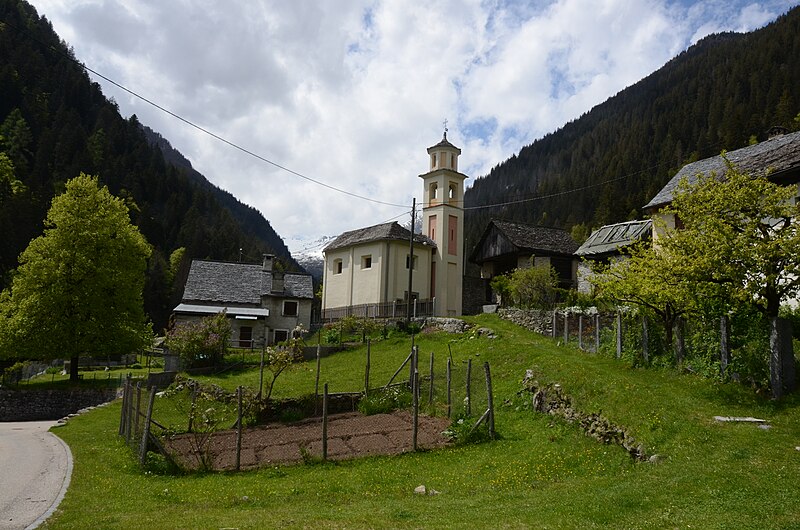 File:Stone Village of Corino Frazione di Cerentino 13.jpg