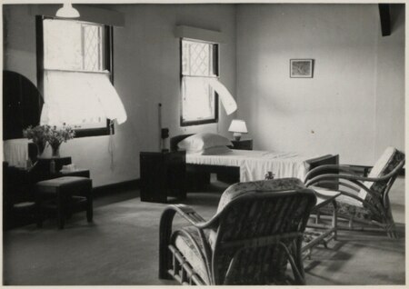 Fail:The_Governor's_bedroom,_Astana_Sarawak_in_1959.jpg