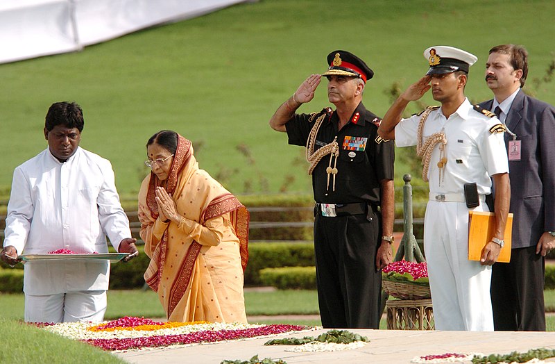 File:The President of India, Smt. Pratibha Patil paying tribute at Shantivan the Samadhi of former Prime Minister, Pandit Jawaharlal Nehru, in Delhi on July 26, 2007.jpg