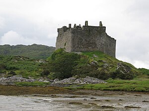 Castle Tioram ved lavvann