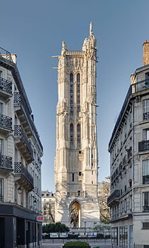 La tour Saint-Jacques, au lever du soleil, depuis la rue Nicolas-Flamel, à Paris. (définition réelle 4 251 × 7 057)