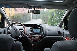 Cockpit eines Toyota Previa (3)