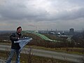 Deutsch: Ticketautomat auf der Halde Beckstraße. Im Hintergrund das alpincenter Bottrop und die Zeche Prosper