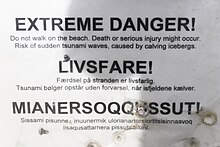 Tsunami hazard warning sign on Ilulissat beach Buiobuione.jpg