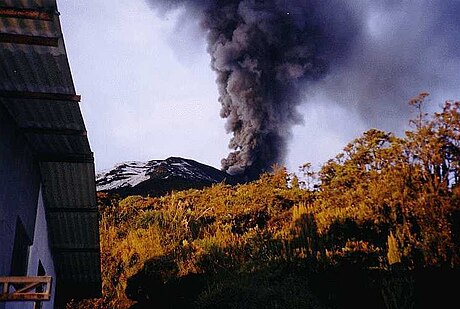 File:Tungurahua refugio.jpg