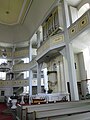 Altar, Kanzel, Orgel, Taufbecken und Kronleuchter