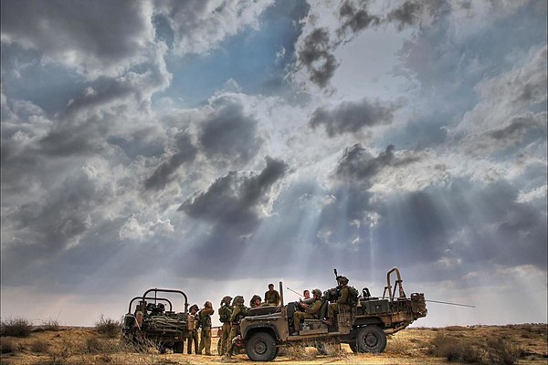 Maglan commandos training in the desert