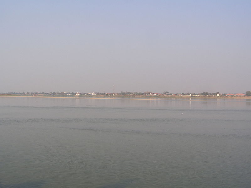 File:View Mukdahan and laos - panoramio.jpg