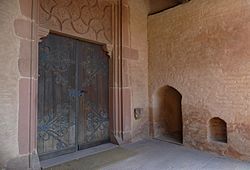 Porche, porte d'entrée, niche de Saint-Sépulcre