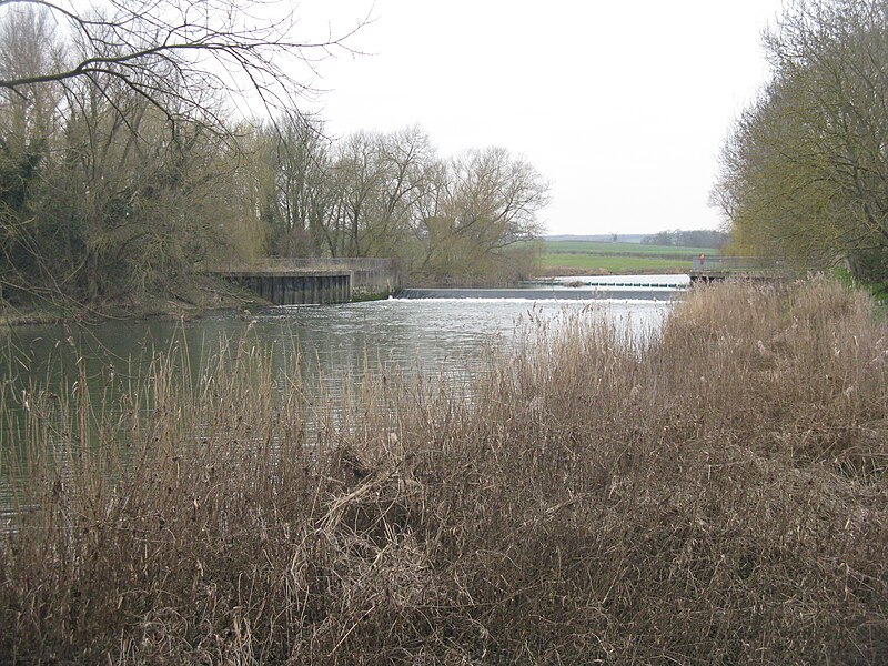 File:Weir on the River Great Ouse - geograph.org.uk - 4879590.jpg