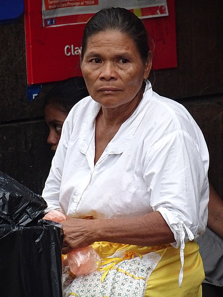 File:Woman in Market - Rio Dulce - Izabal - Guatemala (15264655884).jpg