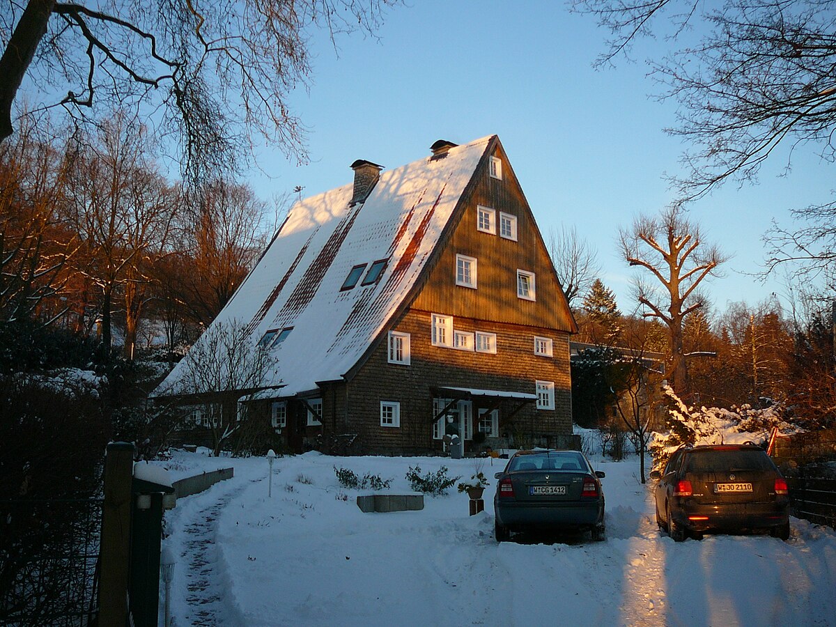 Auf dem hof. Klingelholl 60.