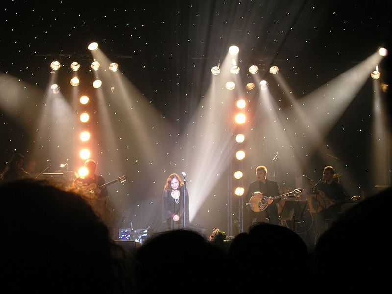 File:Xaris Alexiou, Konzert im Konzertsaal der Universität der Künste, Berlin am 21. Oktober 2006.JPG