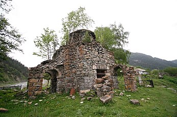 Zgubir egykori templomának romjai