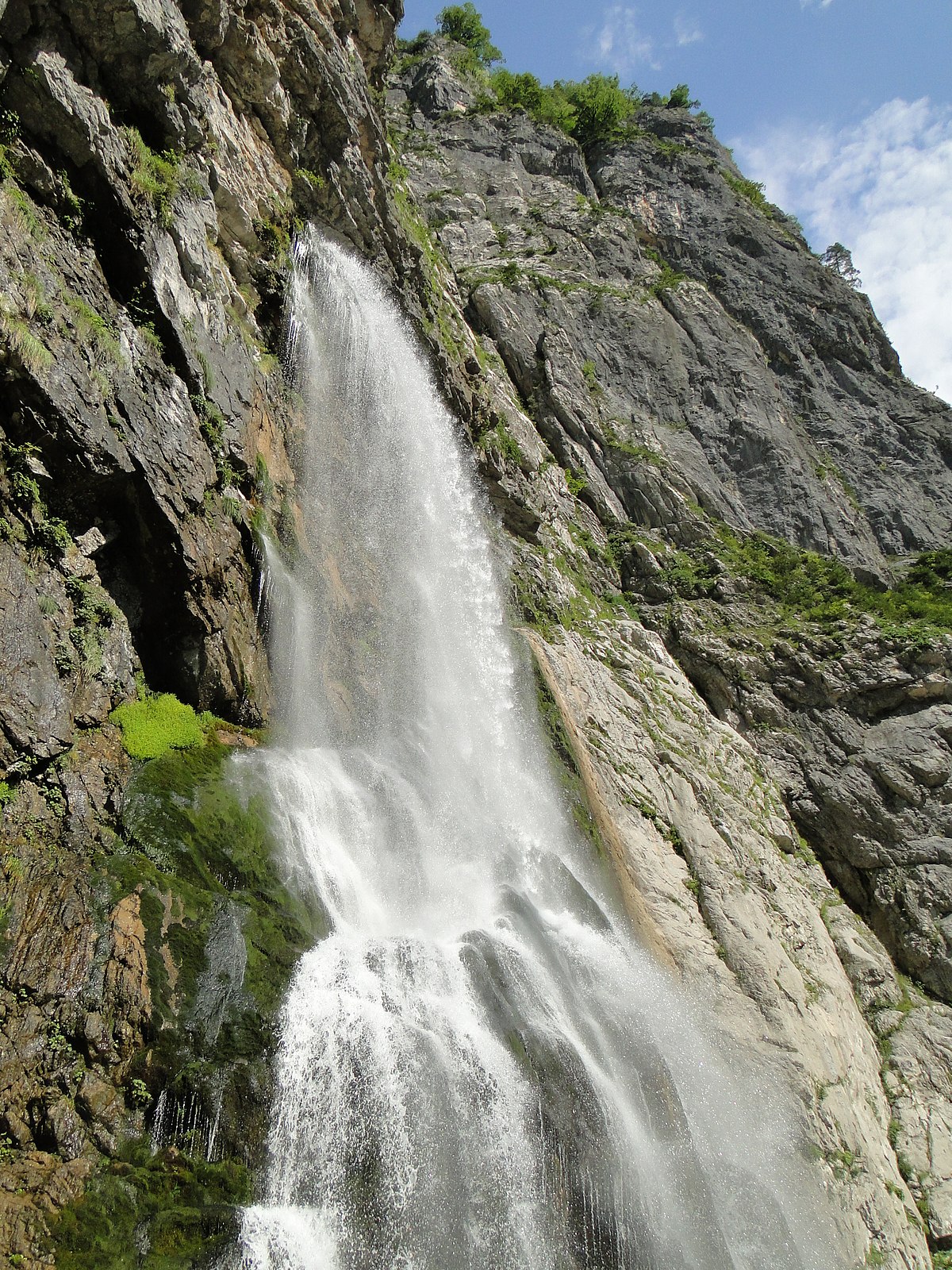 Гегский водопад зимой