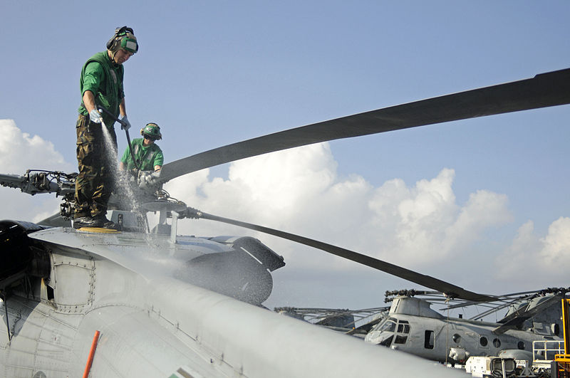 File:'Wild Cards' of Combat Helicopter Squadron 23 121202-N-AQ172-081.jpg