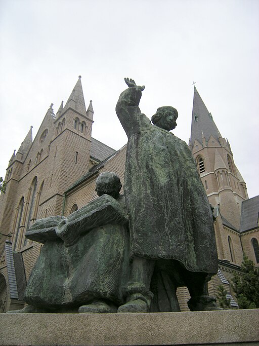 Örebro Olaus Petri kyrka staty